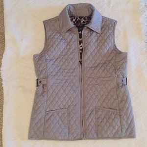 Women’s Gray Light Weight Quilted Vest. Size S.